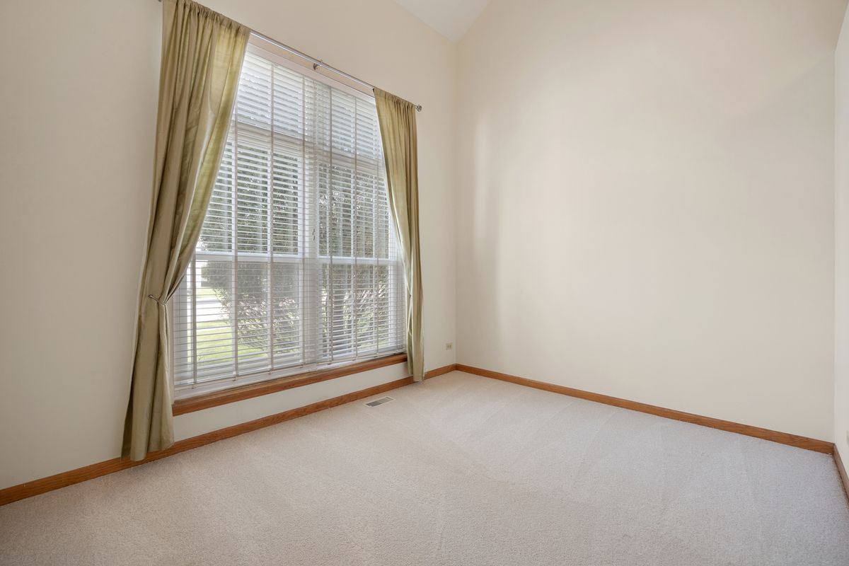 2519 Crestview Dr, Aurora, IL 60502 — photo 4
