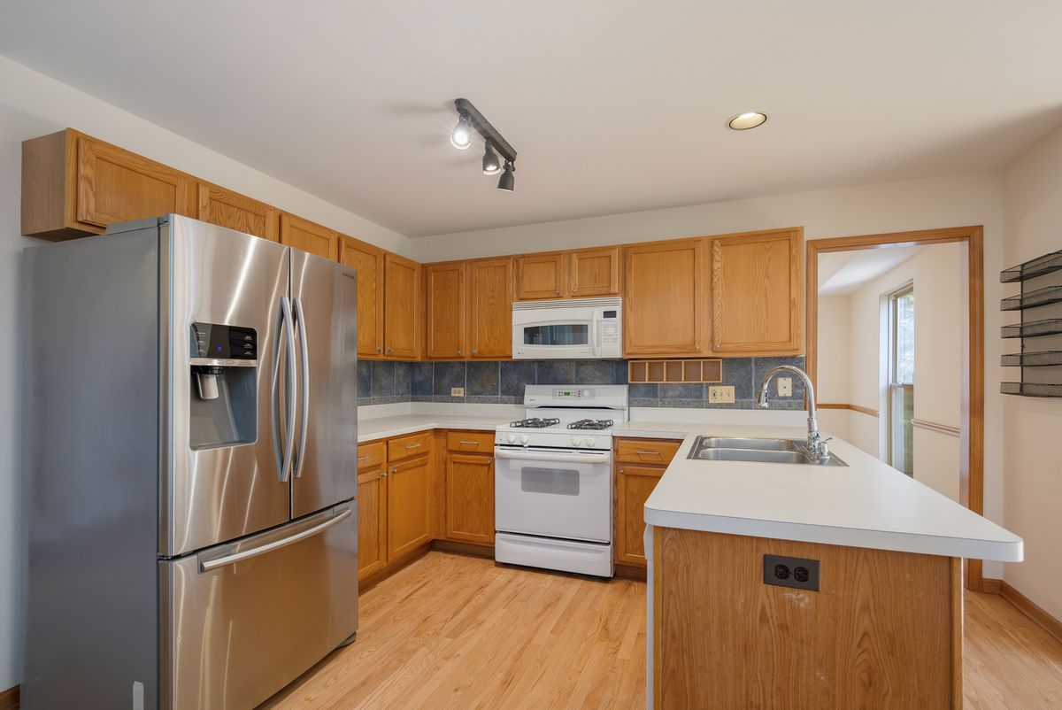 2519 Crestview Dr, Aurora, IL 60502 — photo 8