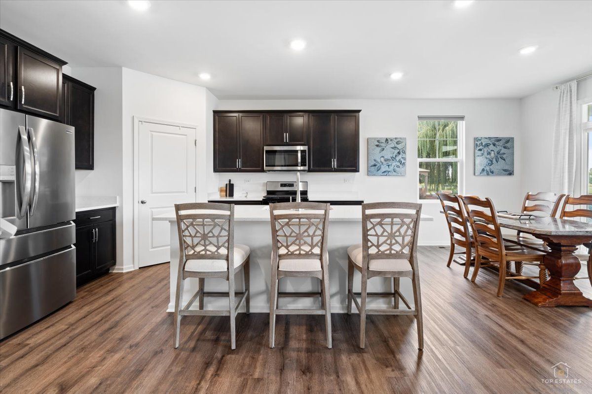 695 Kentshire Cir, Elgin, IL 60124 — photo 7