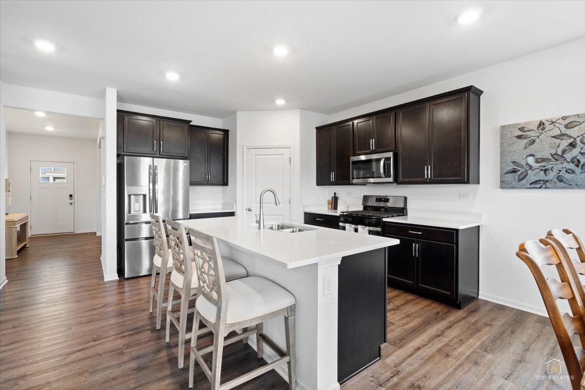 695 Kentshire Cir, Elgin, IL 60124 — photo 8