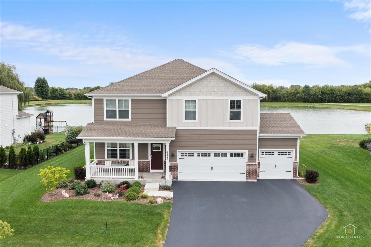 695 Kentshire Cir, Elgin, IL 60124