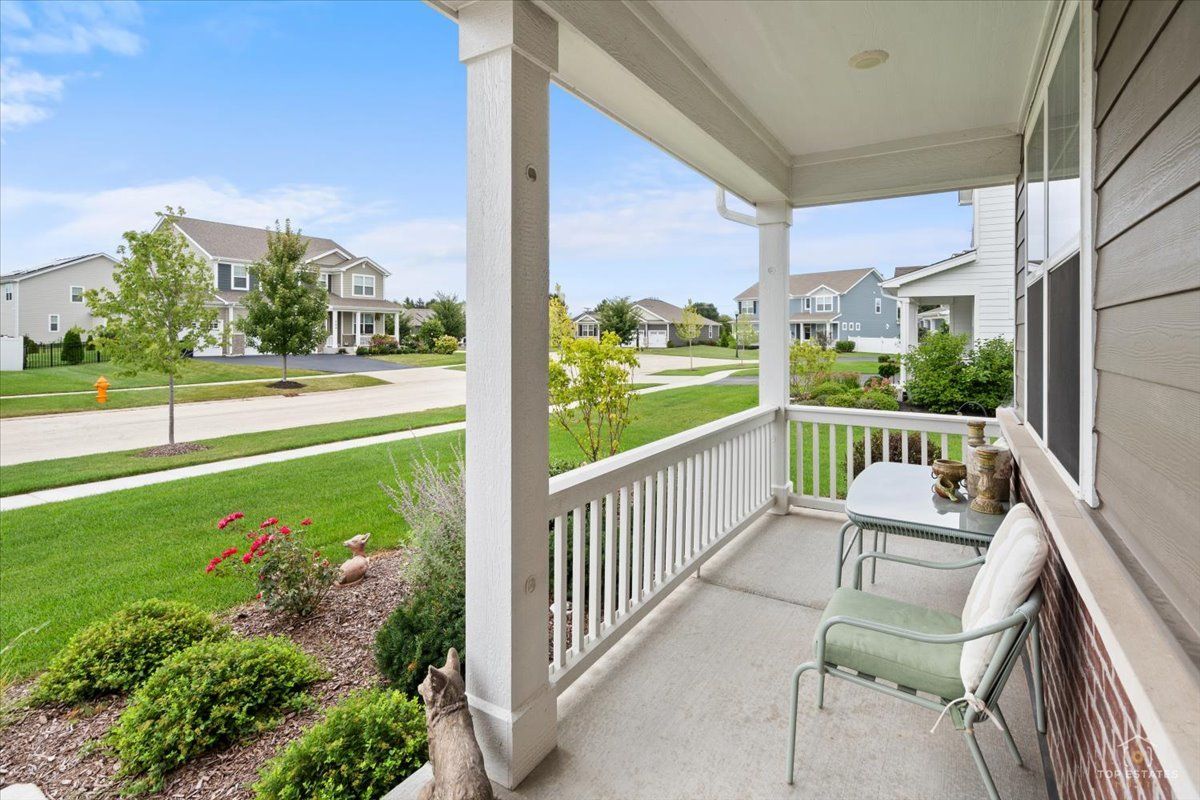 695 Kentshire Cir, Elgin, IL 60124 — photo 4