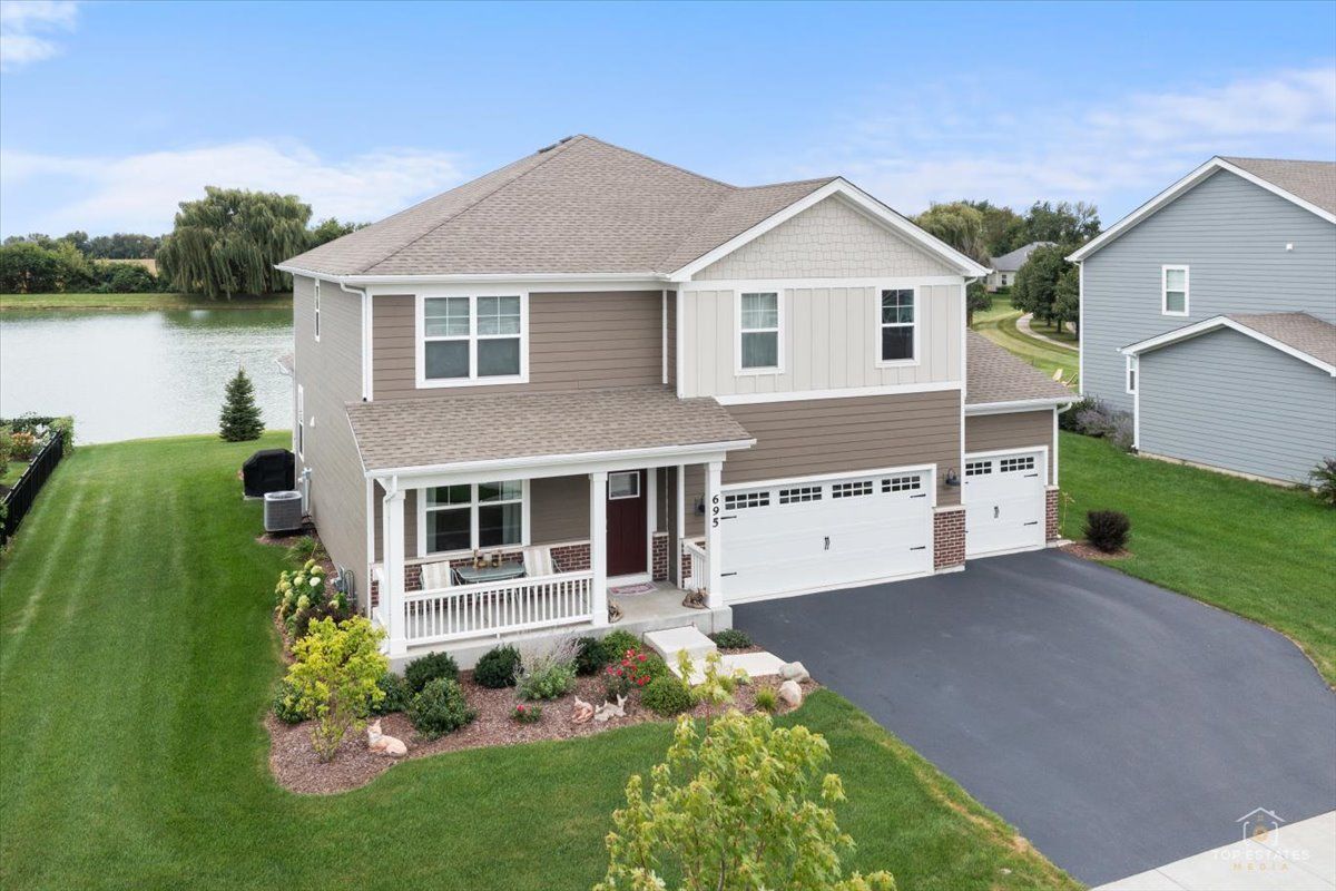 695 Kentshire Cir, Elgin, IL 60124 — photo 2