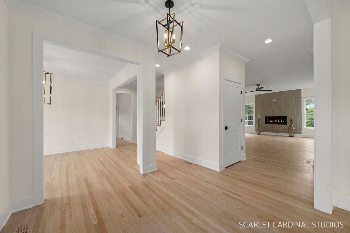 835 Avon Ct, Glen Ellyn, IL 60137 — photo 5