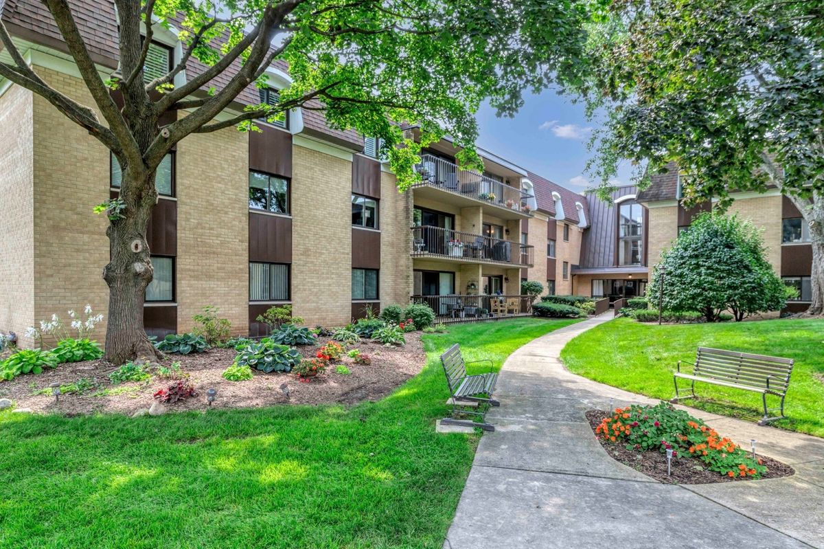1103 N Mill St #104, Naperville, IL 60563 — photo 2
