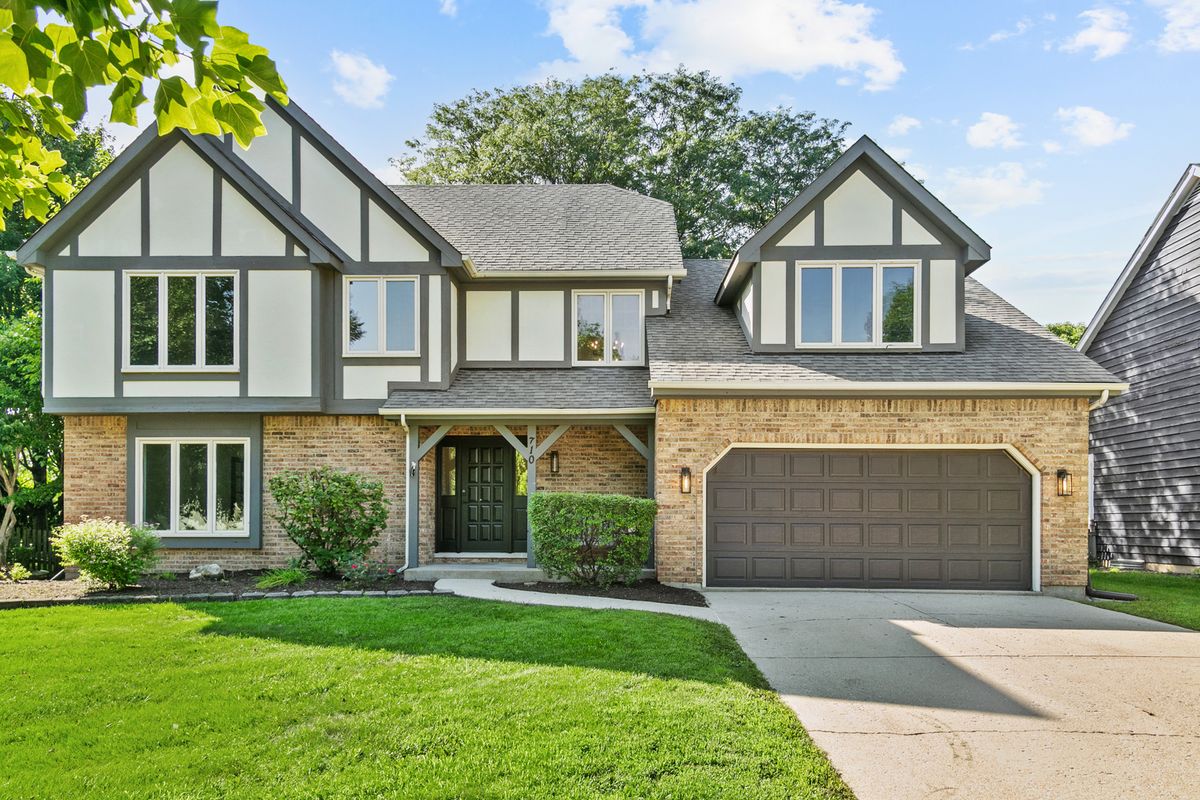 710 Alexandria Dr, Naperville, IL 60565