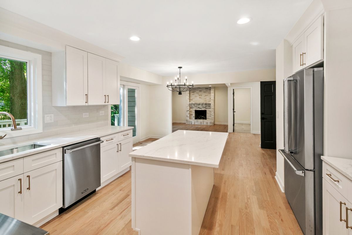 710 Alexandria Dr, Naperville, IL 60565 — photo 7
