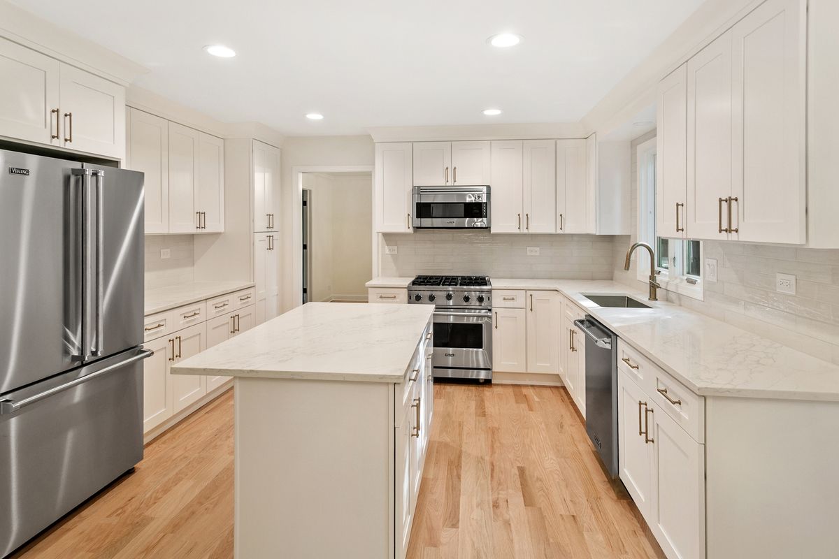 710 Alexandria Dr, Naperville, IL 60565 — photo 8