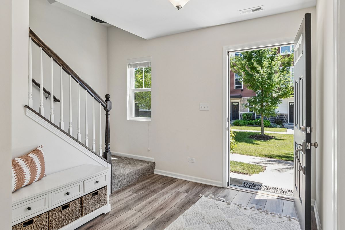 4150 Irving Rd, Aurora, IL 60504 — photo 2
