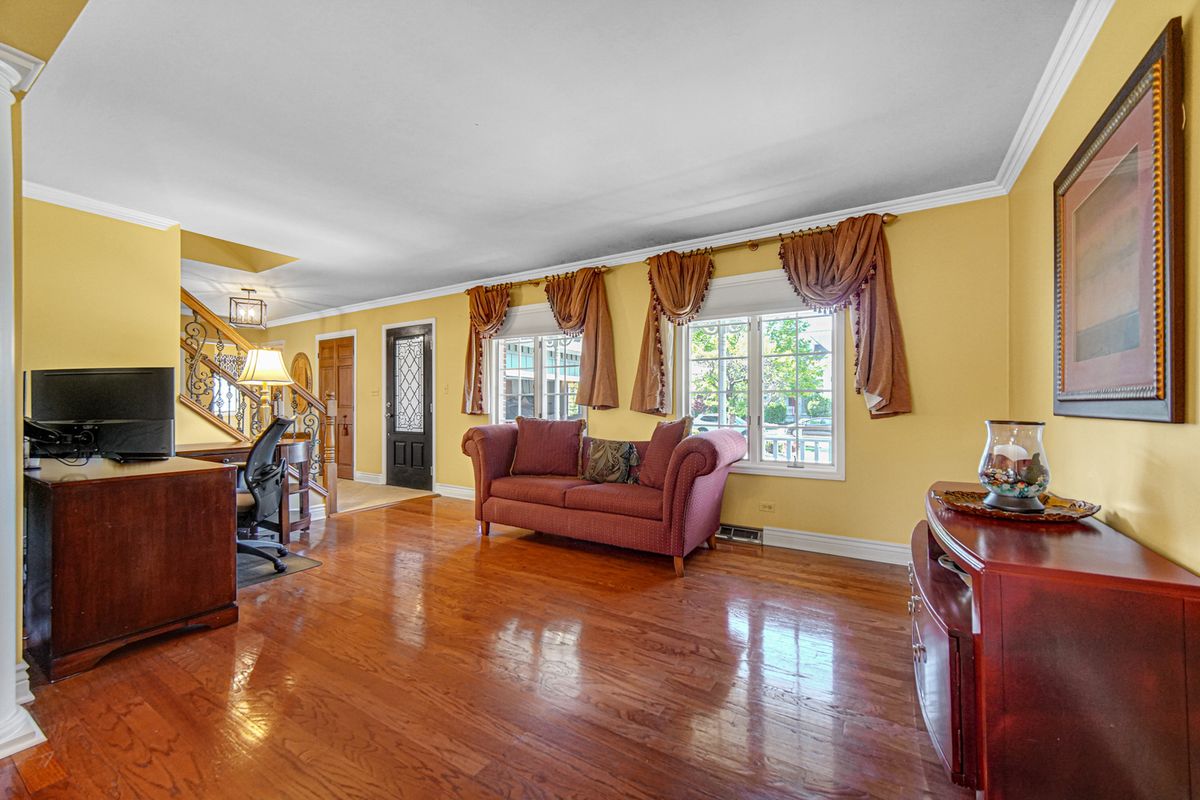 10700 Churchill Dr, Orland Park, IL 60467 — photo 2
