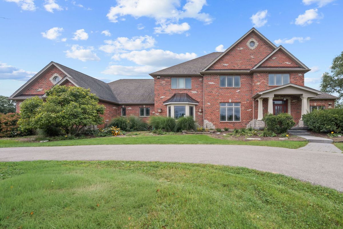 11n720 Muirhead Rd, Elgin, IL 60124