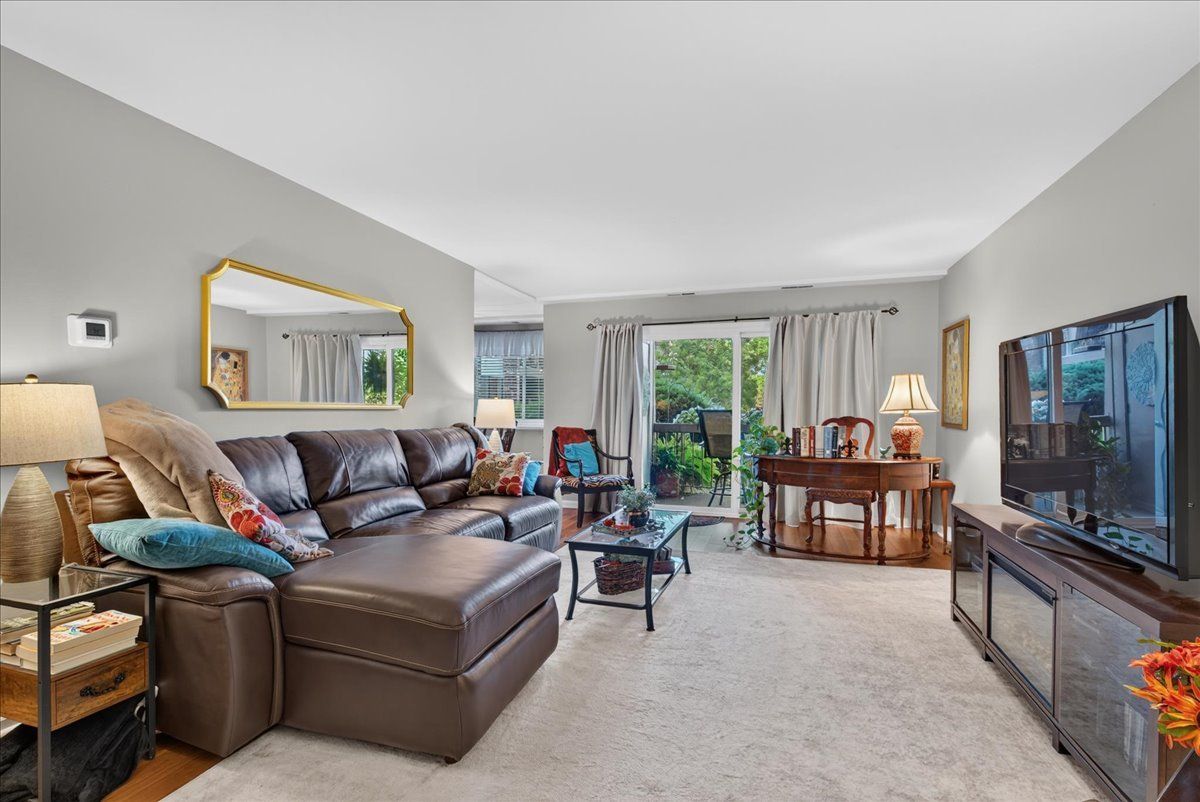 460 Raintree Ct #1H, Glen Ellyn, IL 60137 — photo 2