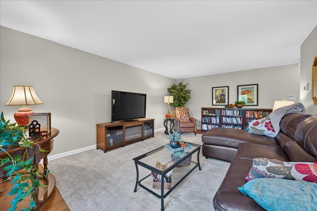 460 Raintree Ct #1H, Glen Ellyn, IL 60137 — photo 5