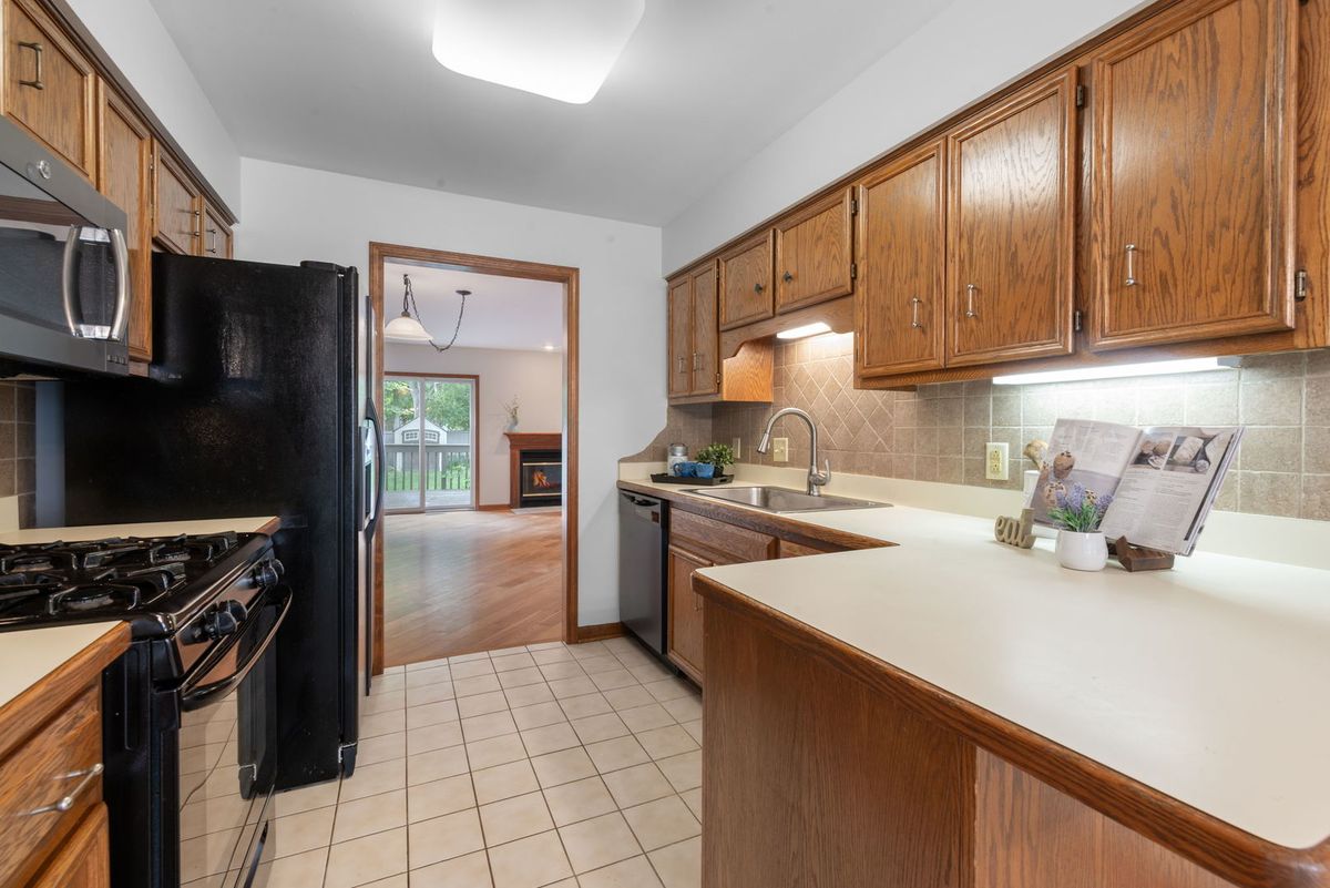 214 S Harrison St, Geneva, IL 60134 — photo 5