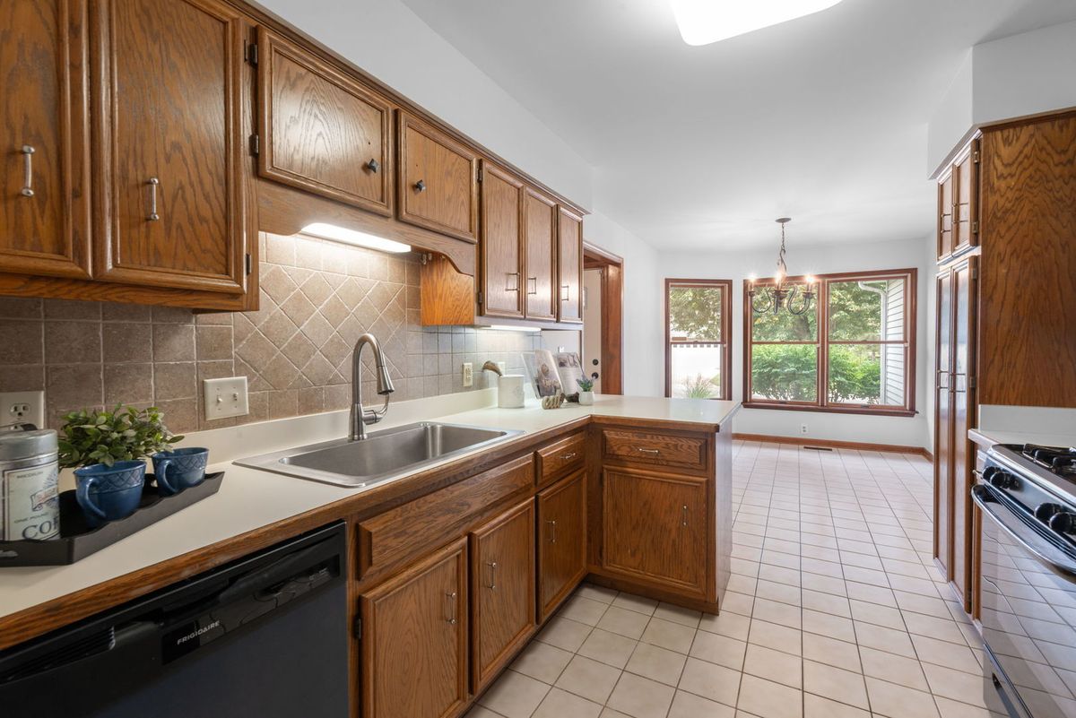 214 S Harrison St, Geneva, IL 60134 — photo 6