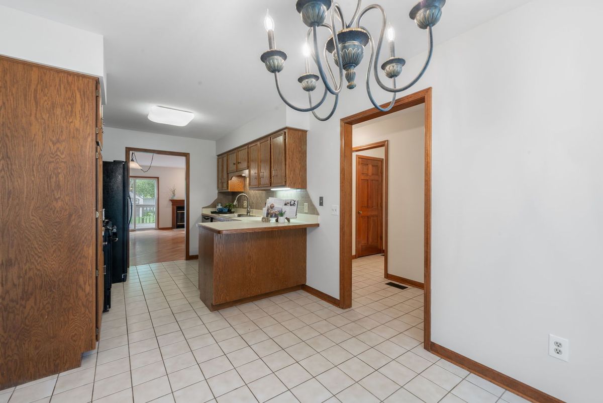 214 S Harrison St, Geneva, IL 60134 — photo 2