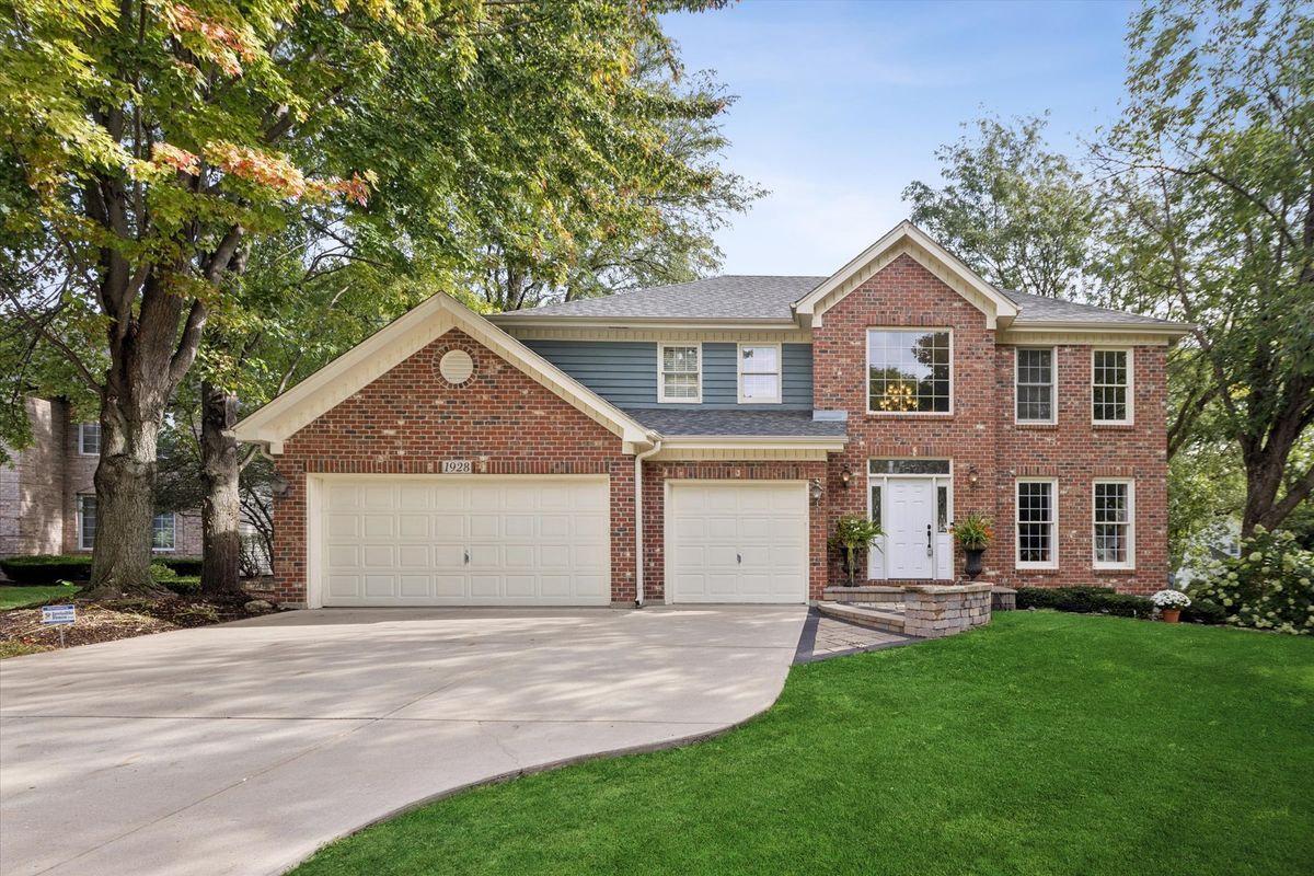 1928 Clyde Dr, Naperville, IL 60565