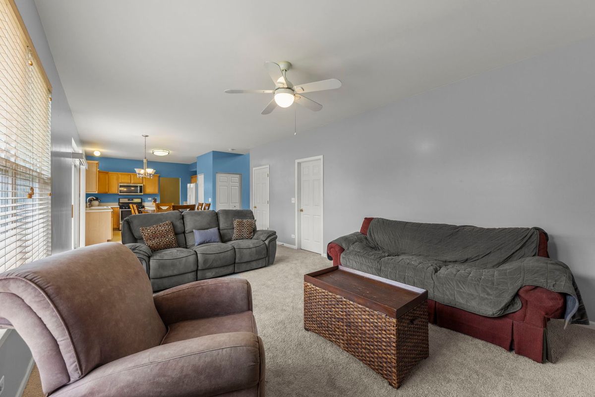 253 Carlton Mews Ct, Sugar Grove, IL 60554 — photo 8
