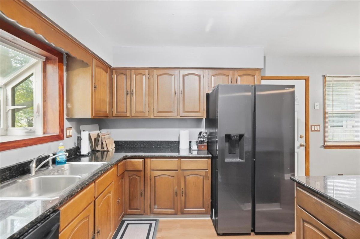 1807 Elmwood Dr, Lindenhurst, IL 60046 — photo 5