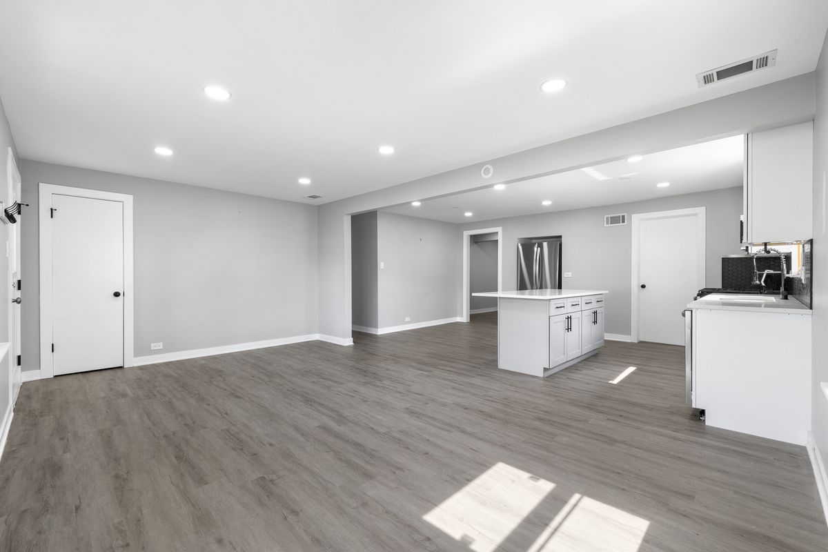 10019 S Tripp Ave, Oak Lawn, IL 60453 — photo 4