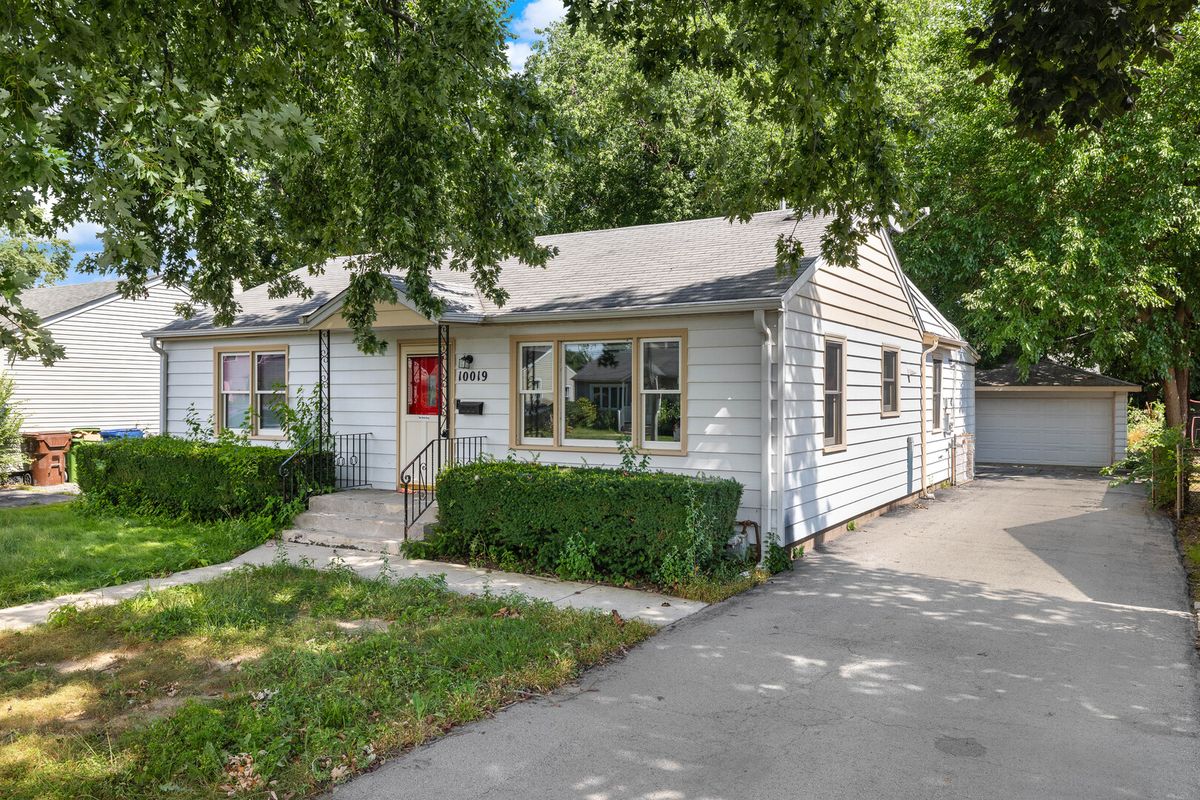 10019 S Tripp Ave, Oak Lawn, IL 60453 — photo 2