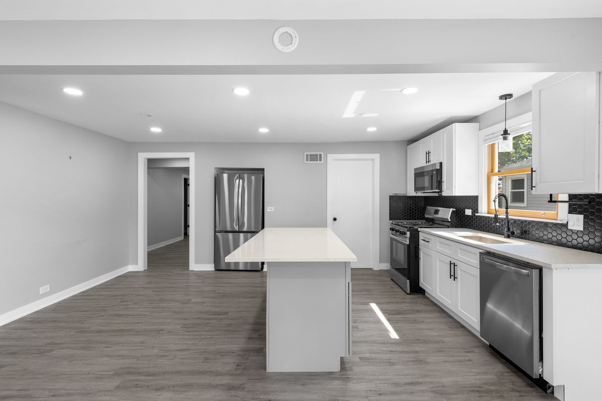 10019 S Tripp Ave, Oak Lawn, IL 60453 — photo 6