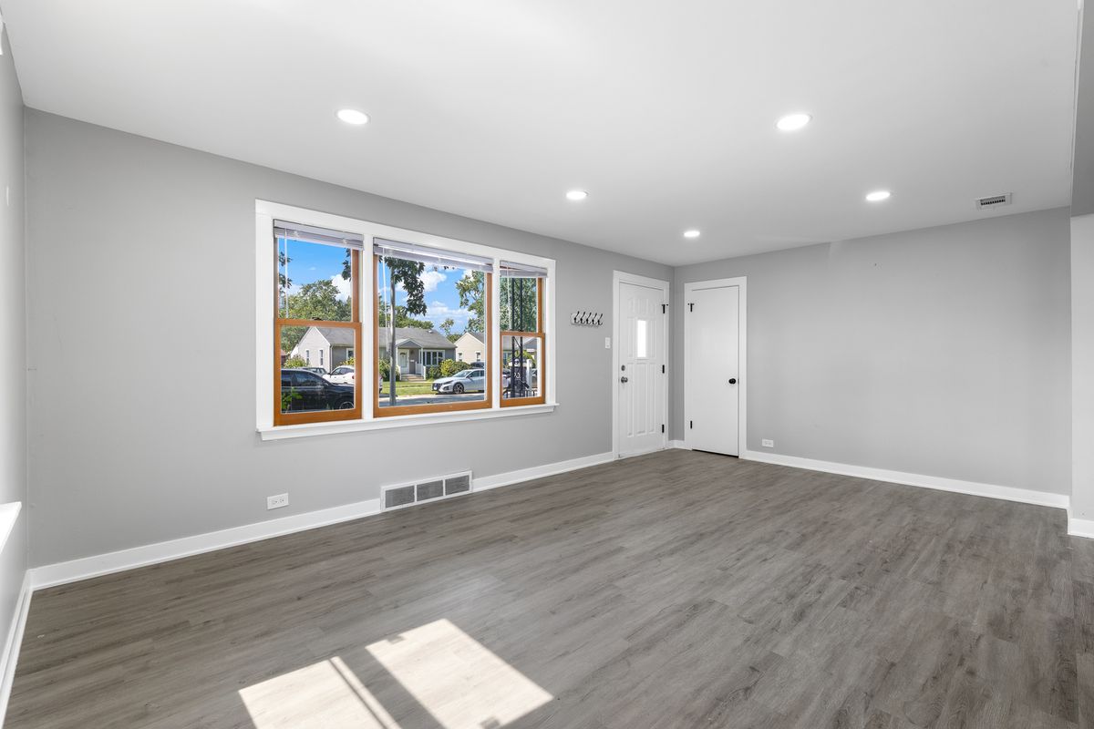 10019 S Tripp Ave, Oak Lawn, IL 60453 — photo 5