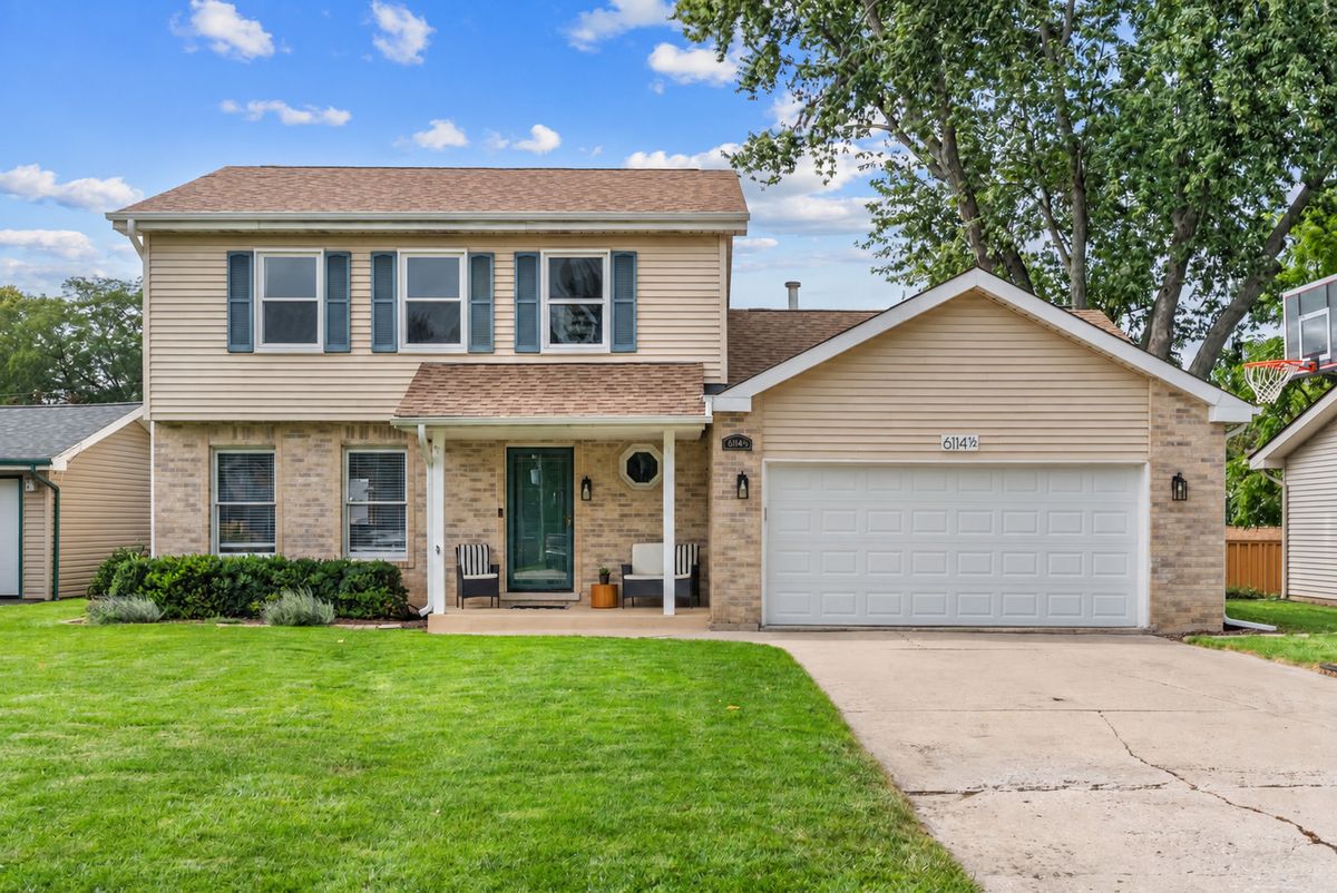 6114 1/2 Leonard Ave, Downers Grove, IL 60515