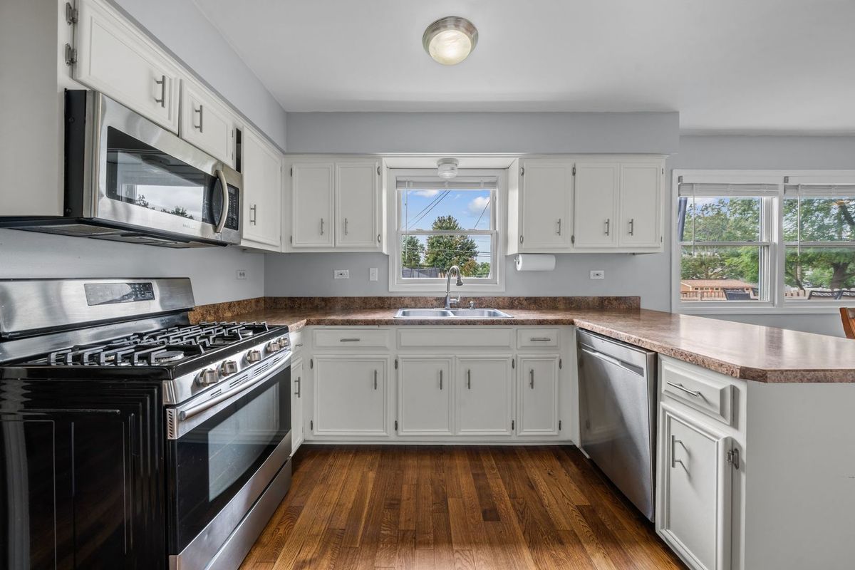 6114 1/2 Leonard Ave, Downers Grove, IL 60515 — photo 8