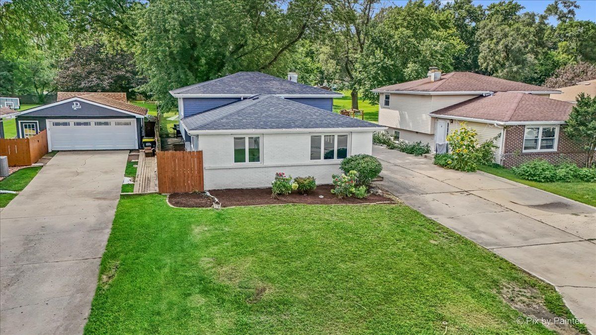 1n542 Goodrich Ave, Glen Ellyn, IL 60137