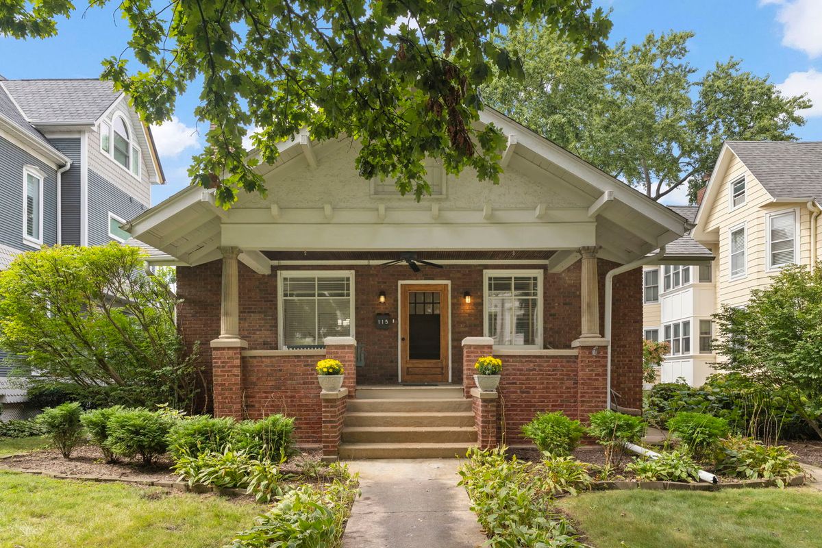 115 N Wright St, Naperville, IL 60540