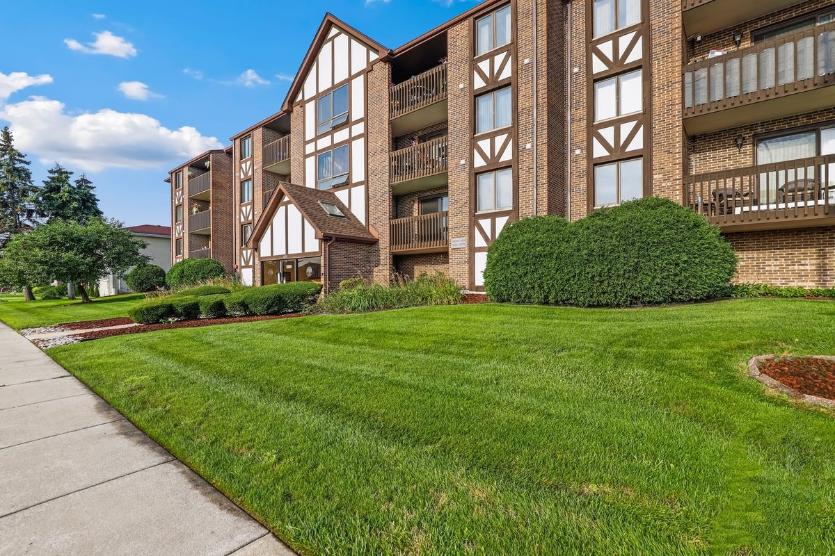 10320 Central Ave #207, Oak Lawn, IL 60453 — photo 2