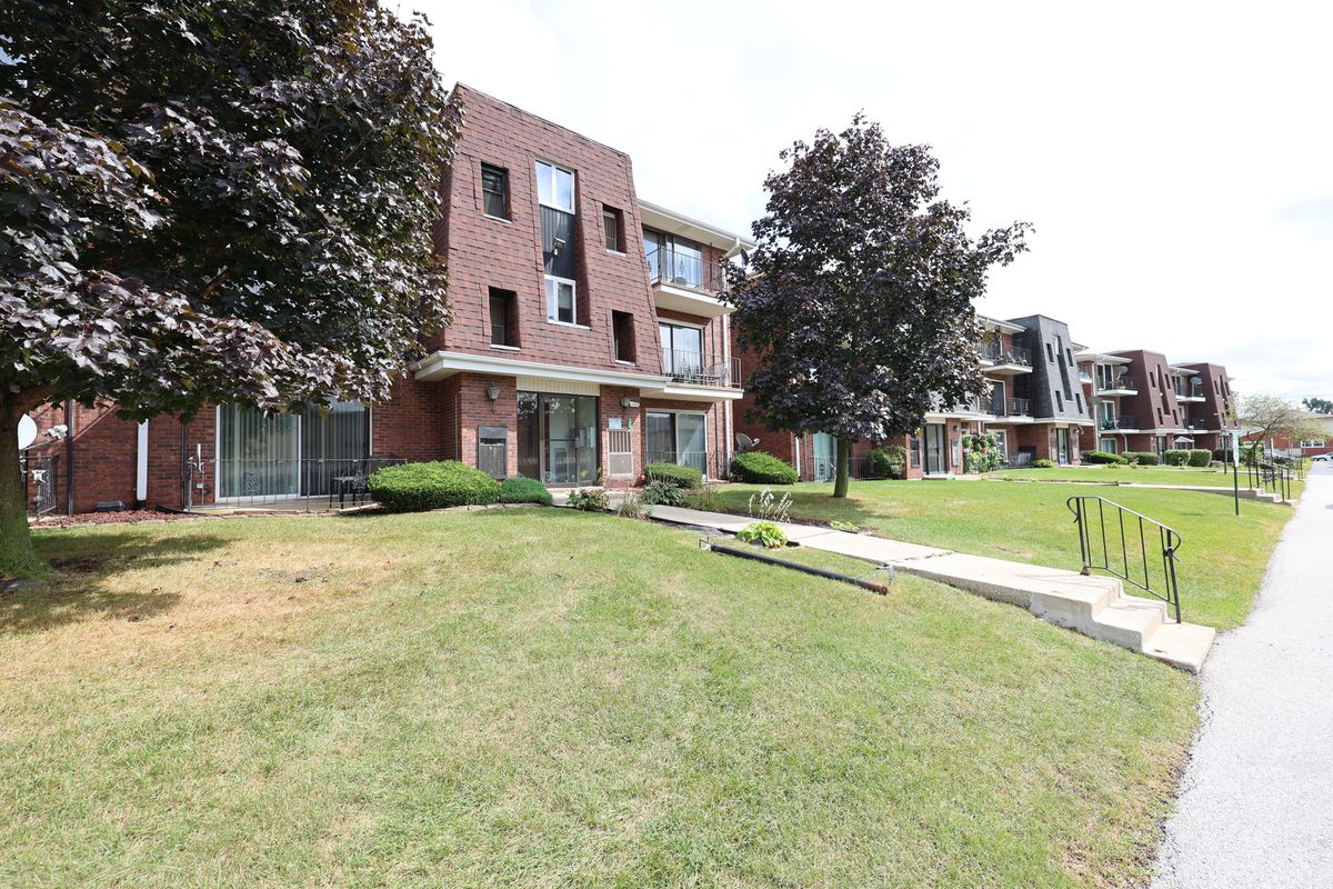 11929 S Lawndale Ave #3C4, Alsip, IL 60803 — photo 2