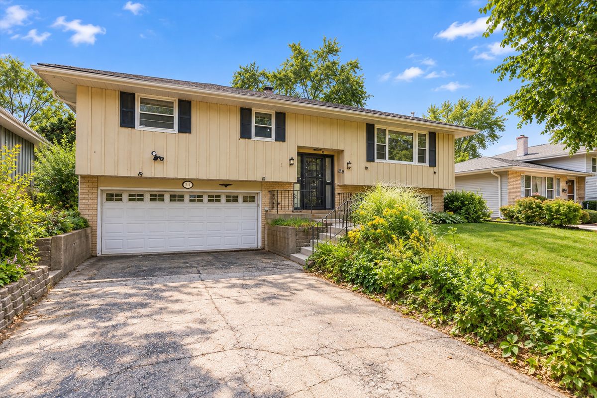 217 E Central Ave, Lombard, IL 60148 — photo 2