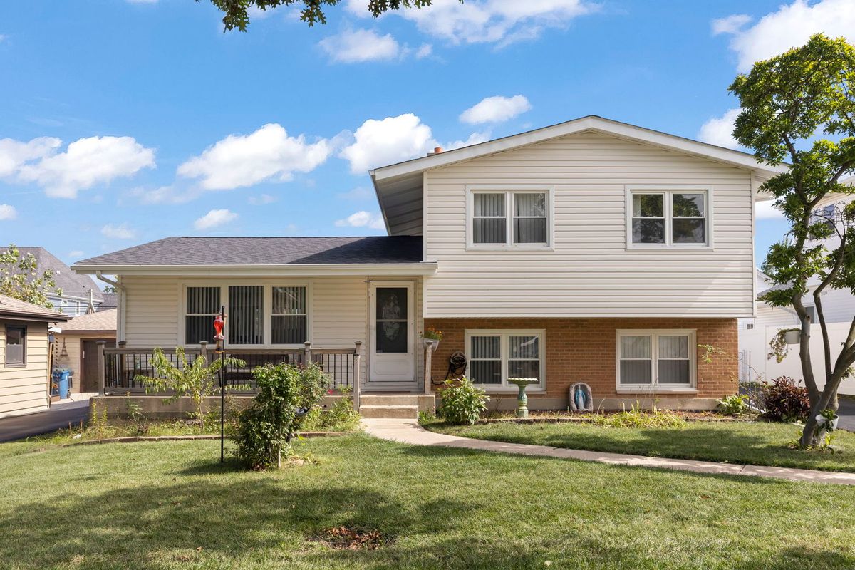639 N Indiana St, Elmhurst, IL 60126