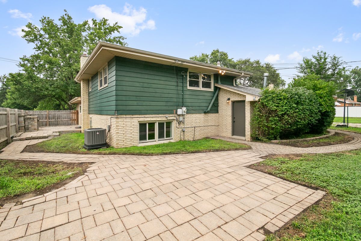 6833 W 127th St, Palos Heights, IL 60463 — photo 2