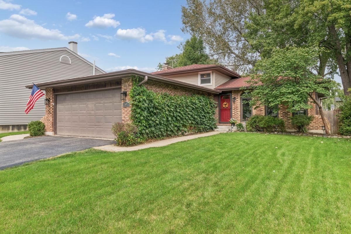 1501 E Elm St, Wheaton, IL 60189