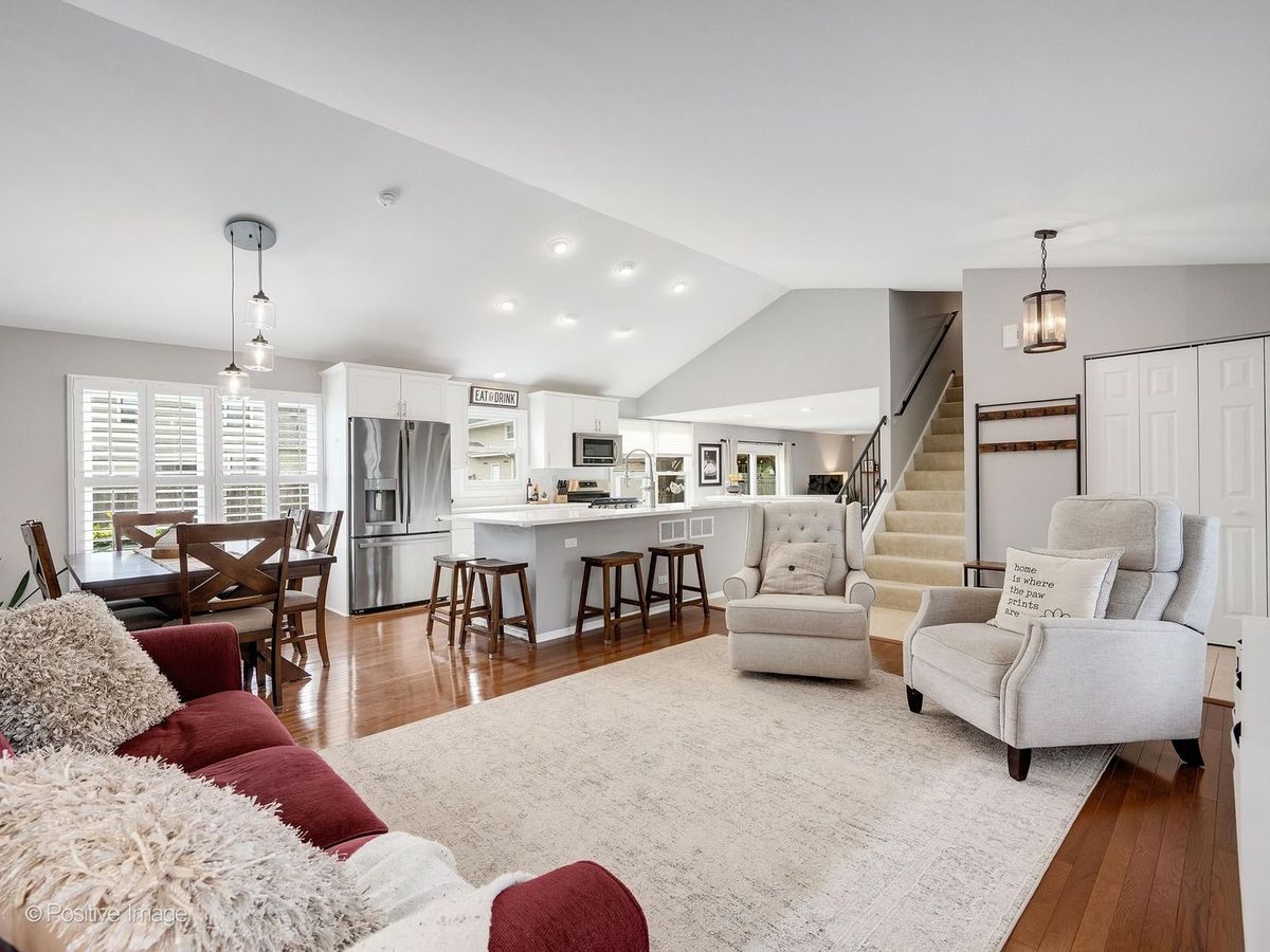 1061 Valley View Dr, Downers Grove, IL 60516 — photo 2