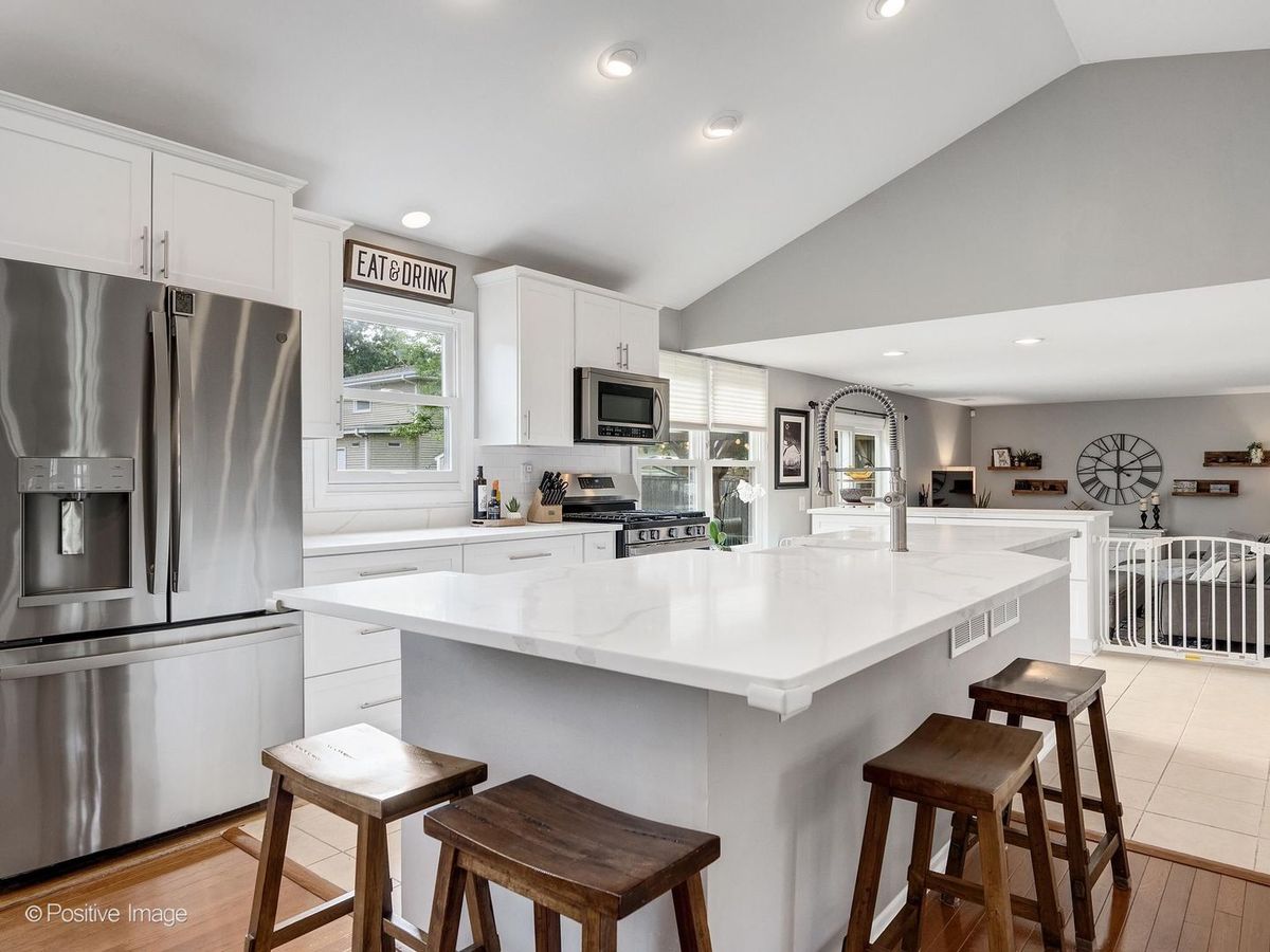1061 Valley View Dr, Downers Grove, IL 60516 — photo 5