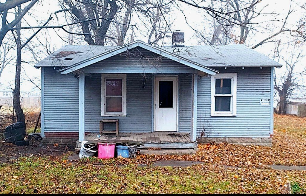 2280 E Hickory St, Decatur, IL 62526 — photo 2