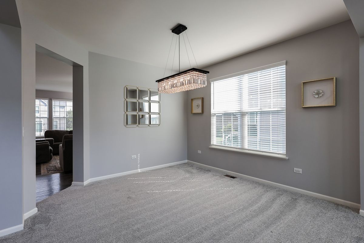 3626 Emerald Rd, Elgin, IL 60124 — photo 5