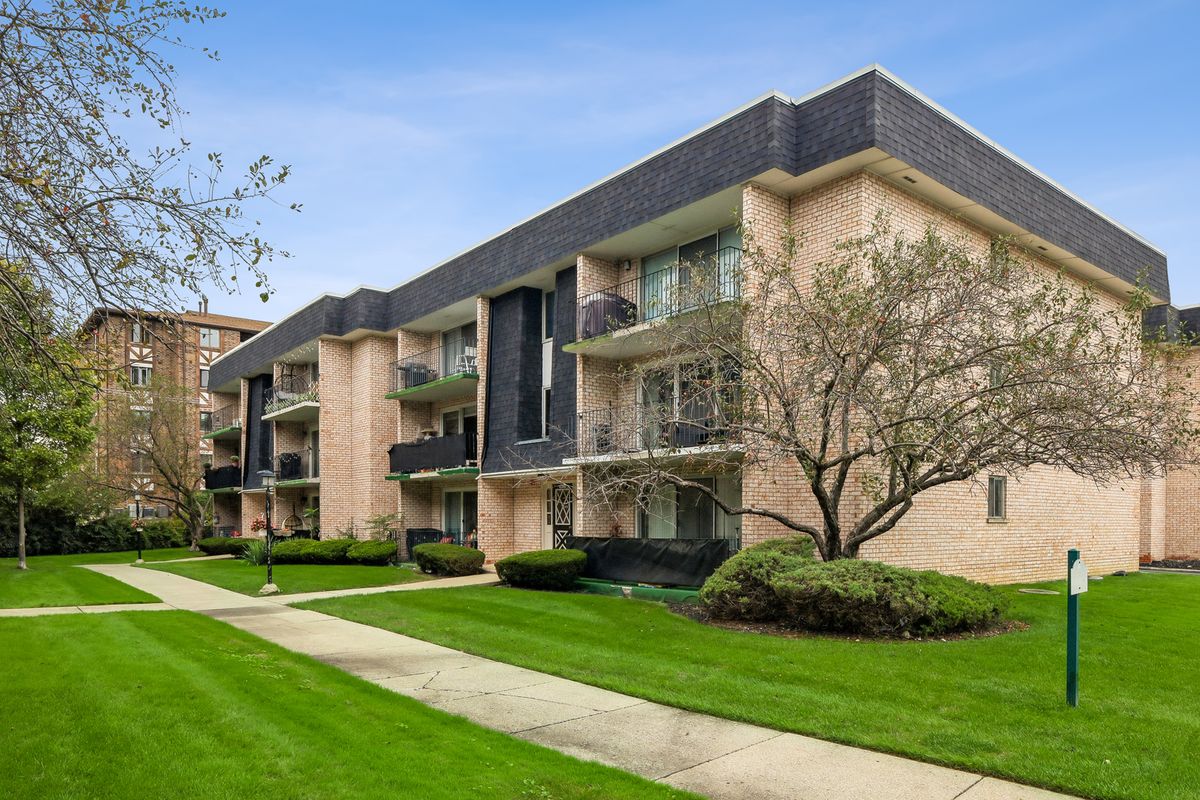10360 Parkside Ave #2B, Oak Lawn, IL 60453 — photo 2