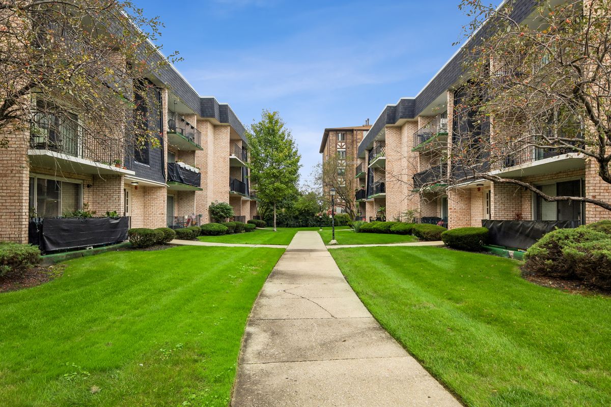 10360 Parkside Ave #2B, Oak Lawn, IL 60453 — photo 3