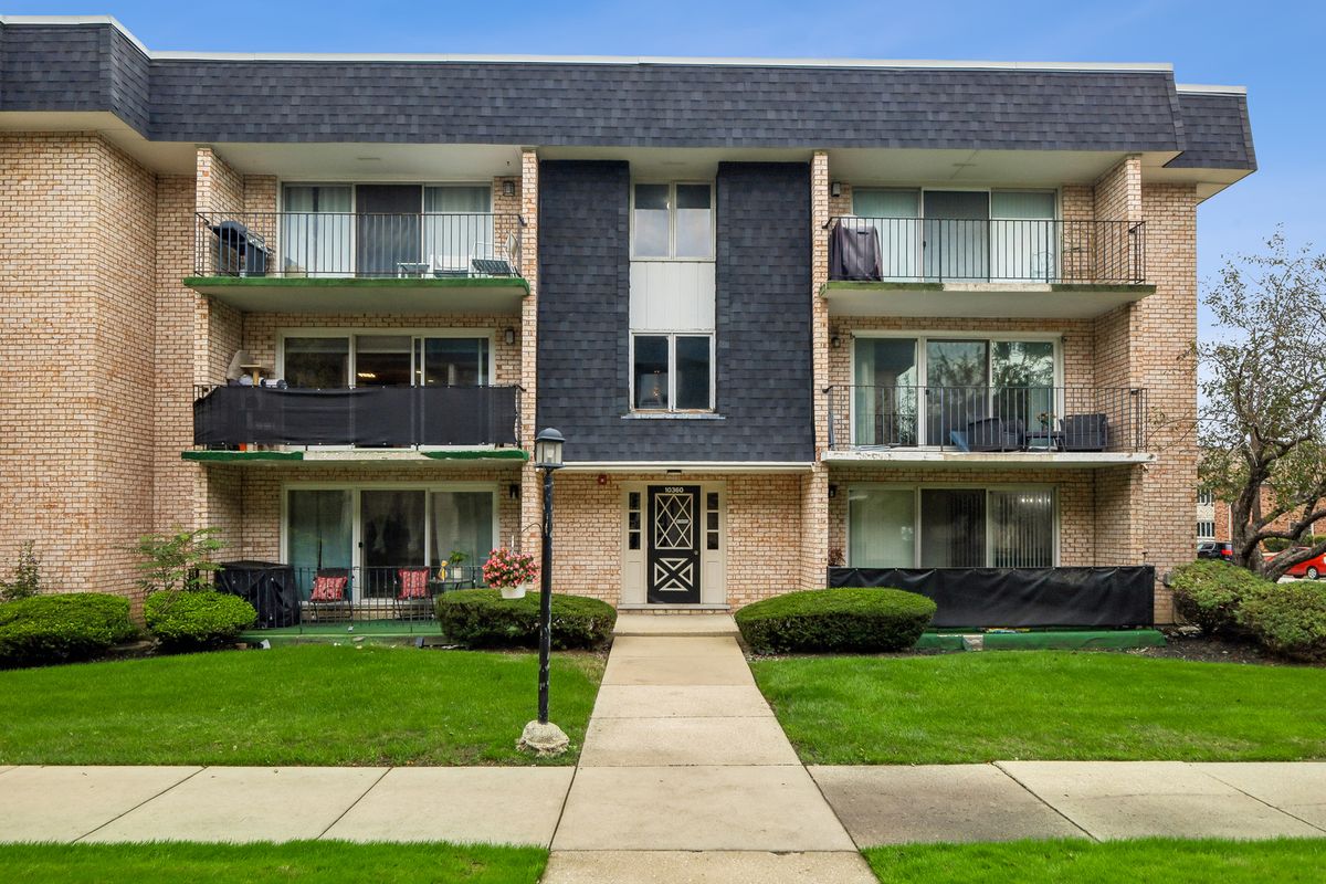 10360 Parkside Ave #2B, Oak Lawn, IL 60453