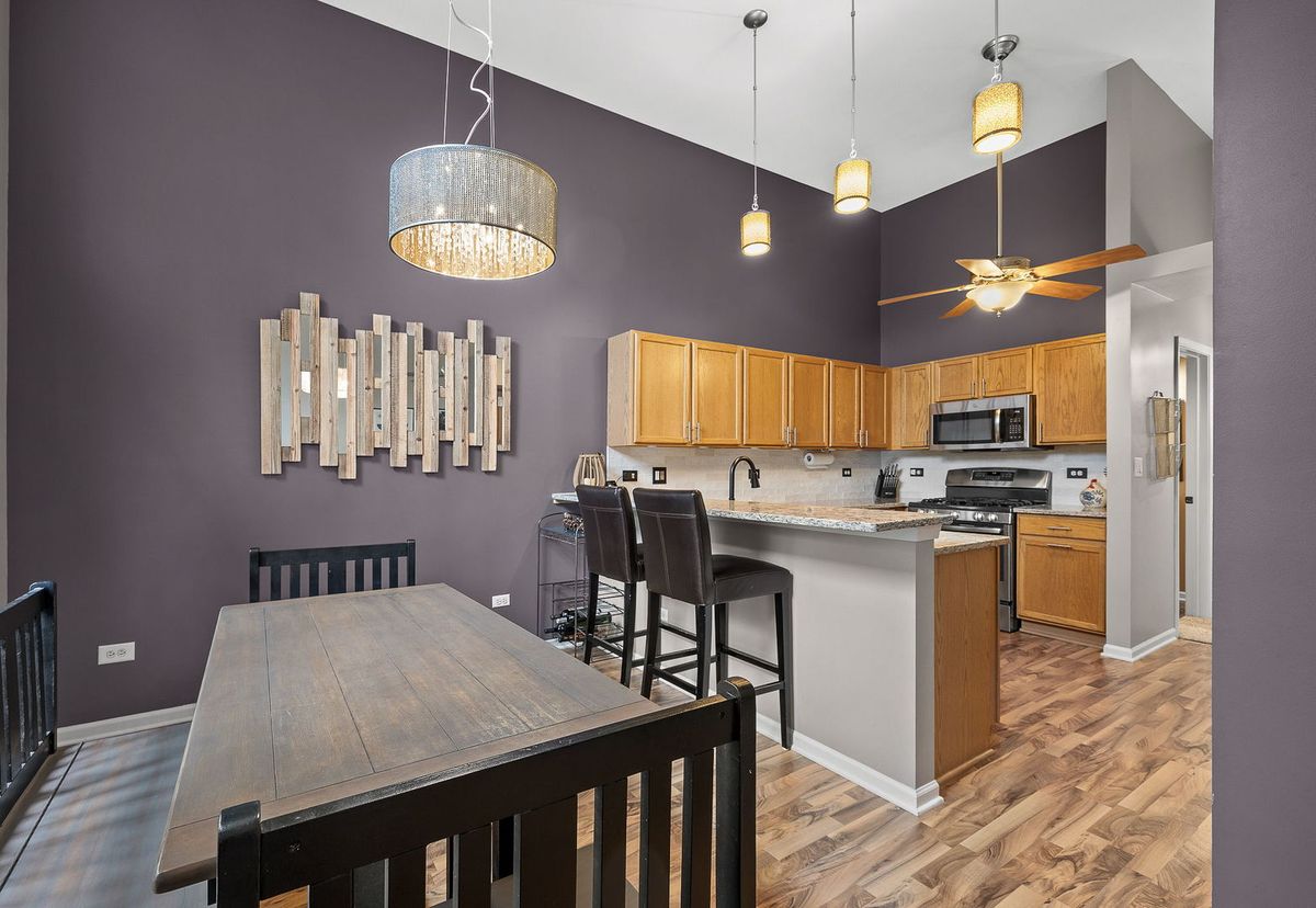 347 Gladstone Ln, Elgin, IL 60120 — photo 8