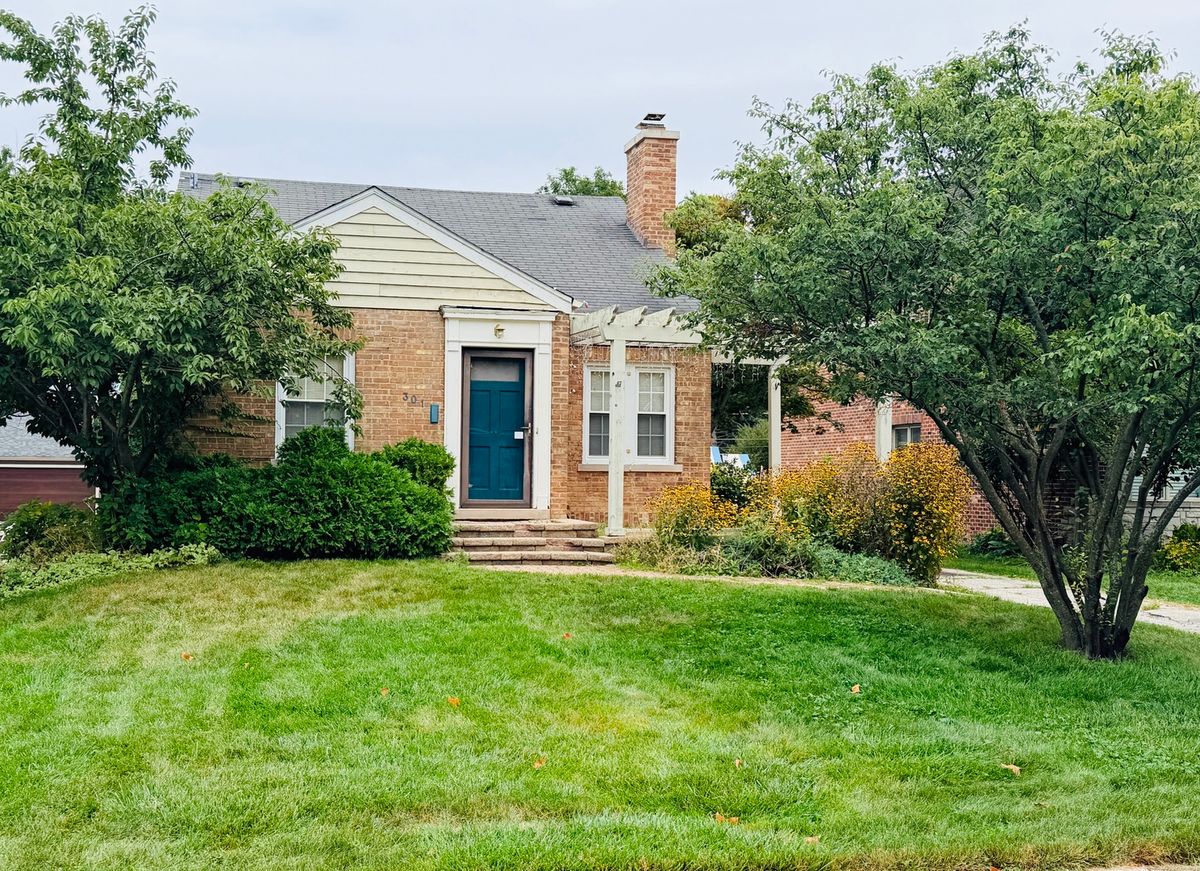 301 N Clinton Ave, Elmhurst, IL 60126