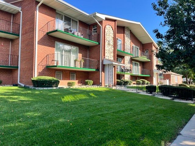 9605 S Komensky Ave #202, Oak Lawn, IL 60453 — photo 2