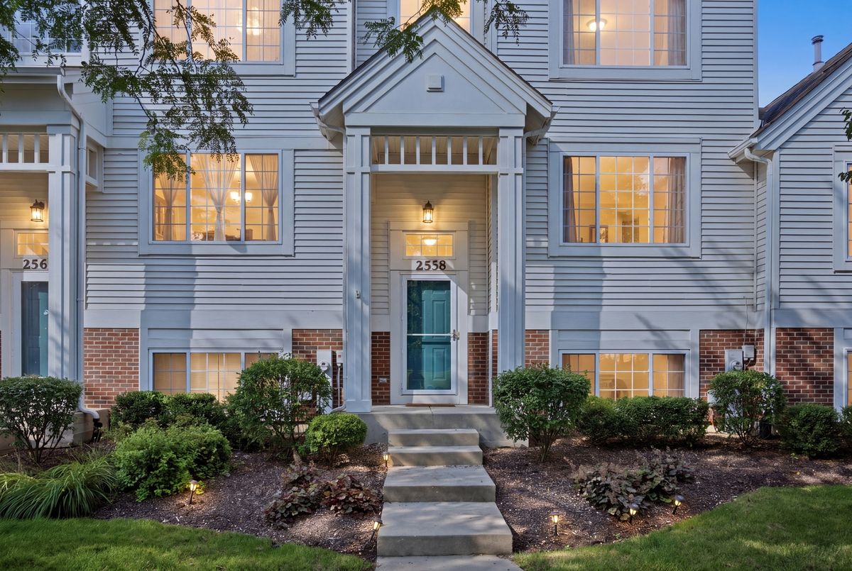 2558 Hatfield Ct, Elgin, IL 60123