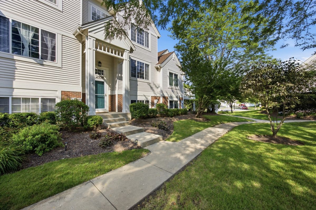 2558 Hatfield Ct, Elgin, IL 60123 — photo 2