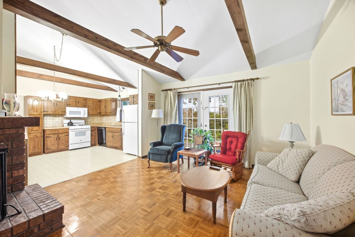 1300 N Lyle Ave, Elgin, IL 60123 — photo 5